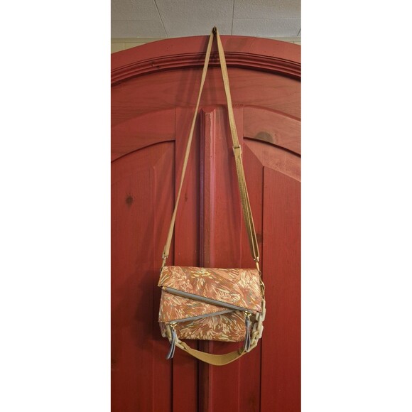 Hammitt Handbags - NWOT Hammitt Dillon Reversible Garden Party Leather Crossbody Bag 6 In 1 $395